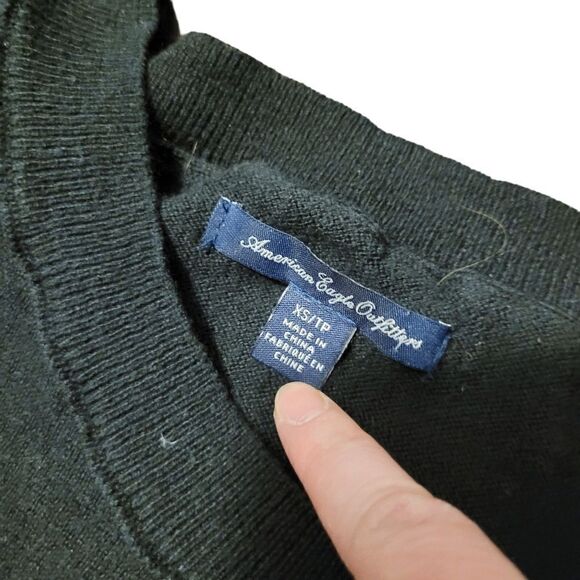 2/$20 American Eagle Outfitters Black Plain Sweater Size: XS - Picture 4 of 4